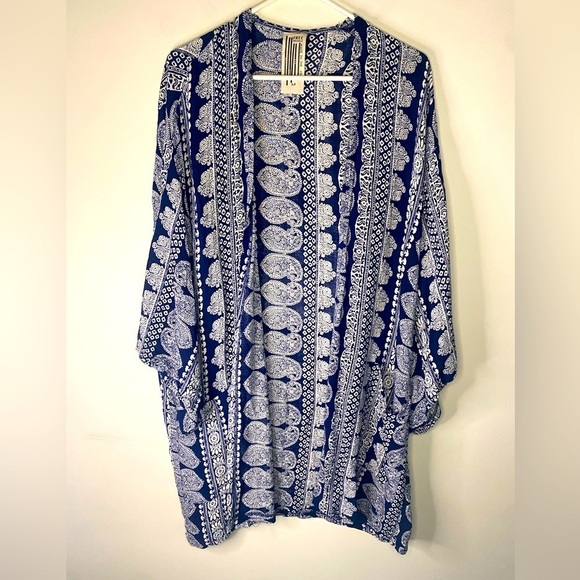 Free People Blue Paisley Short Sleeve Open Kimono Size Small Boho Lightweight - Picture 1 of 13